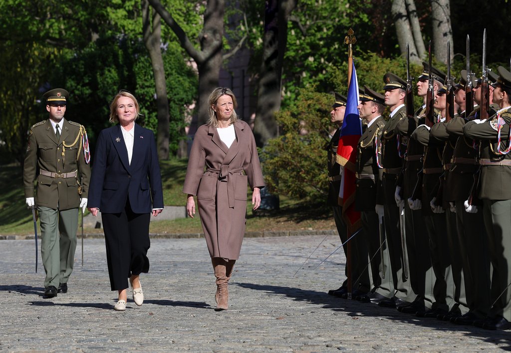 Ministryně Černochová jednala s nizozemskou kolegyní o muniční iniciativě, podepsaly memorandum o porozumění