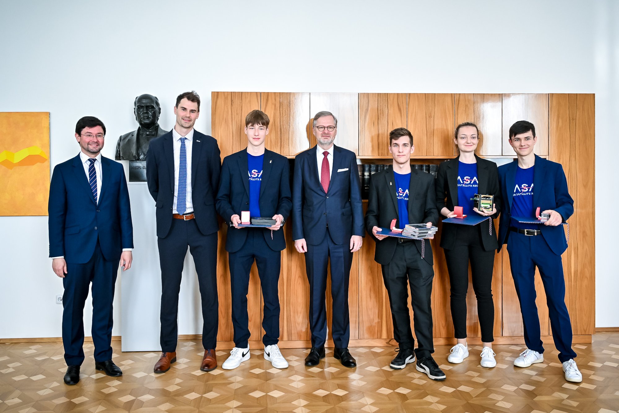 Premiér Fiala se setkal se studenty, kteří uspěli v mezinárodní soutěži Conrad Challenge v ústředí NASA