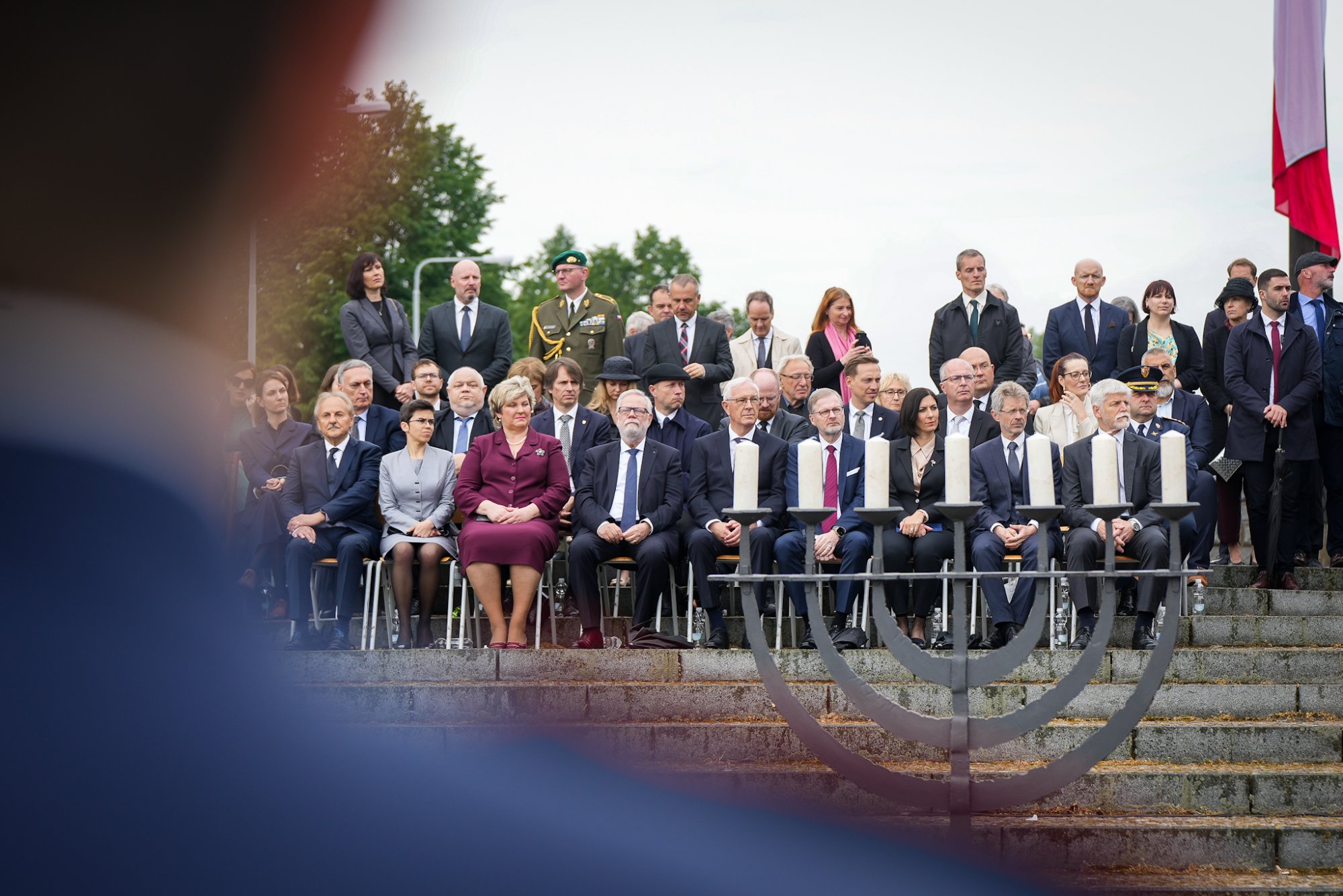 Premiér Fiala uctil oběti terezínského ghetta