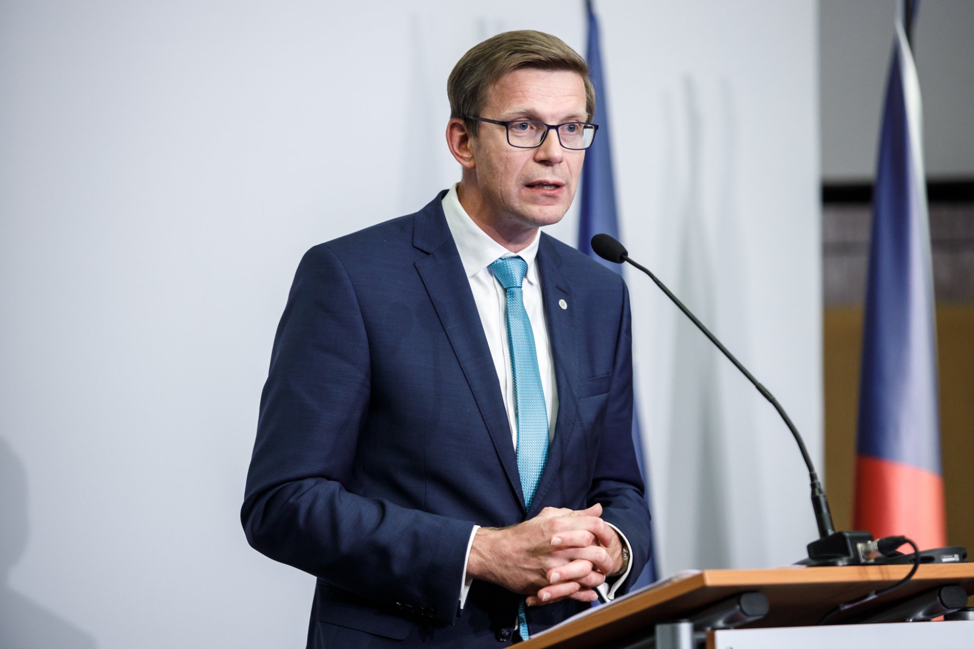 Zákaz prodeje aut se spalovacími motory je zbytečný, říká ministr dopravy Martin Kupka