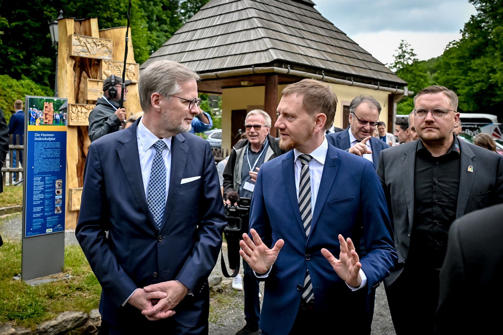 „Přátelství mezi Saskem a ČR se rozvíjí tak, že hranice mezi našimi státy už není patrná,“ řekl premiér Petr Fiala po návštěvě Saska