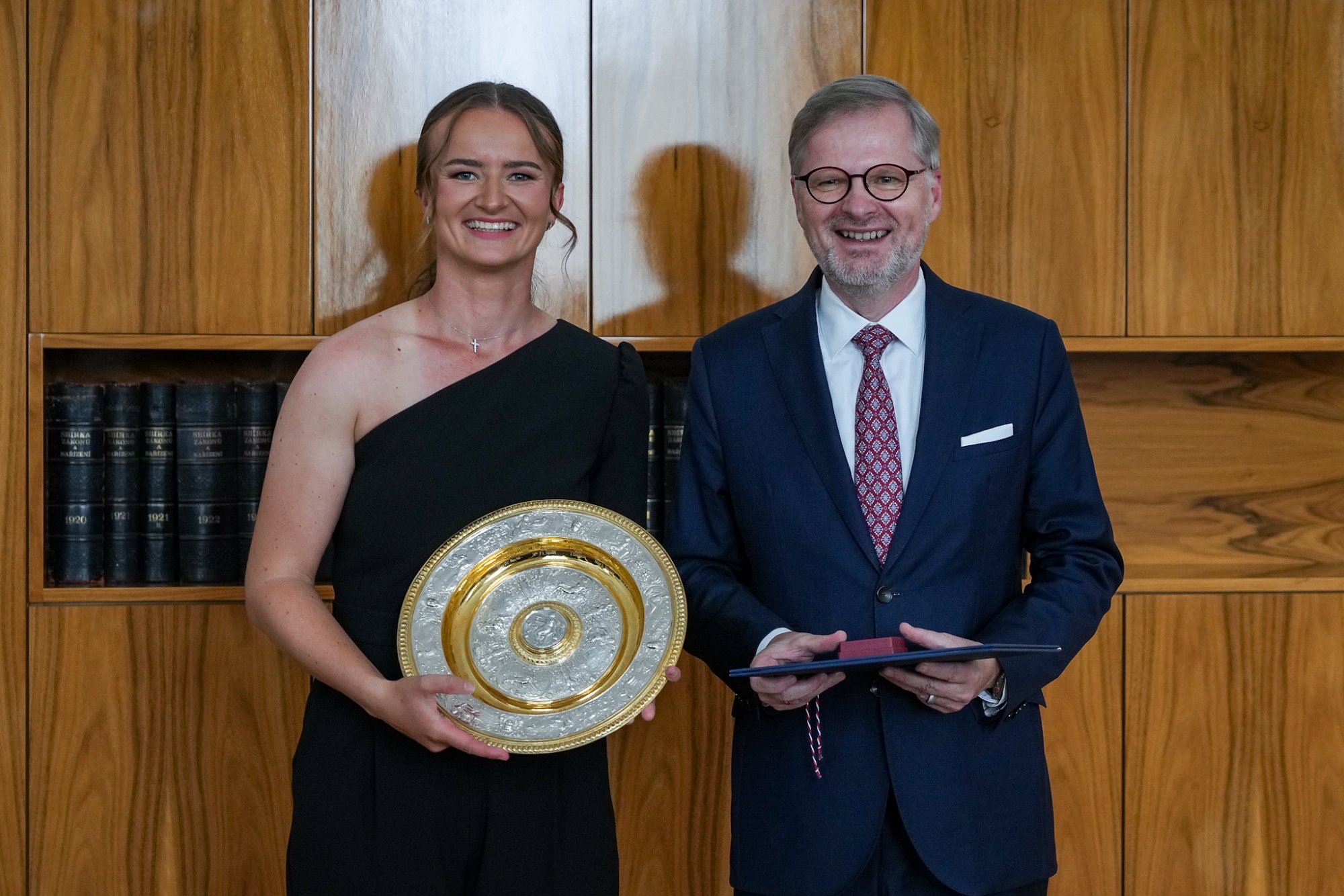 Premiér Fiala poděkoval vítězce Wimbledonu Barboře Krejčíkové za vynikající reprezentaci ČR
