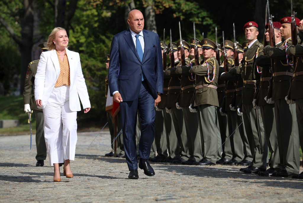 Ministryně obrany Jana Černochová jednala s ministrem obrany Itálie Guido Crosettem