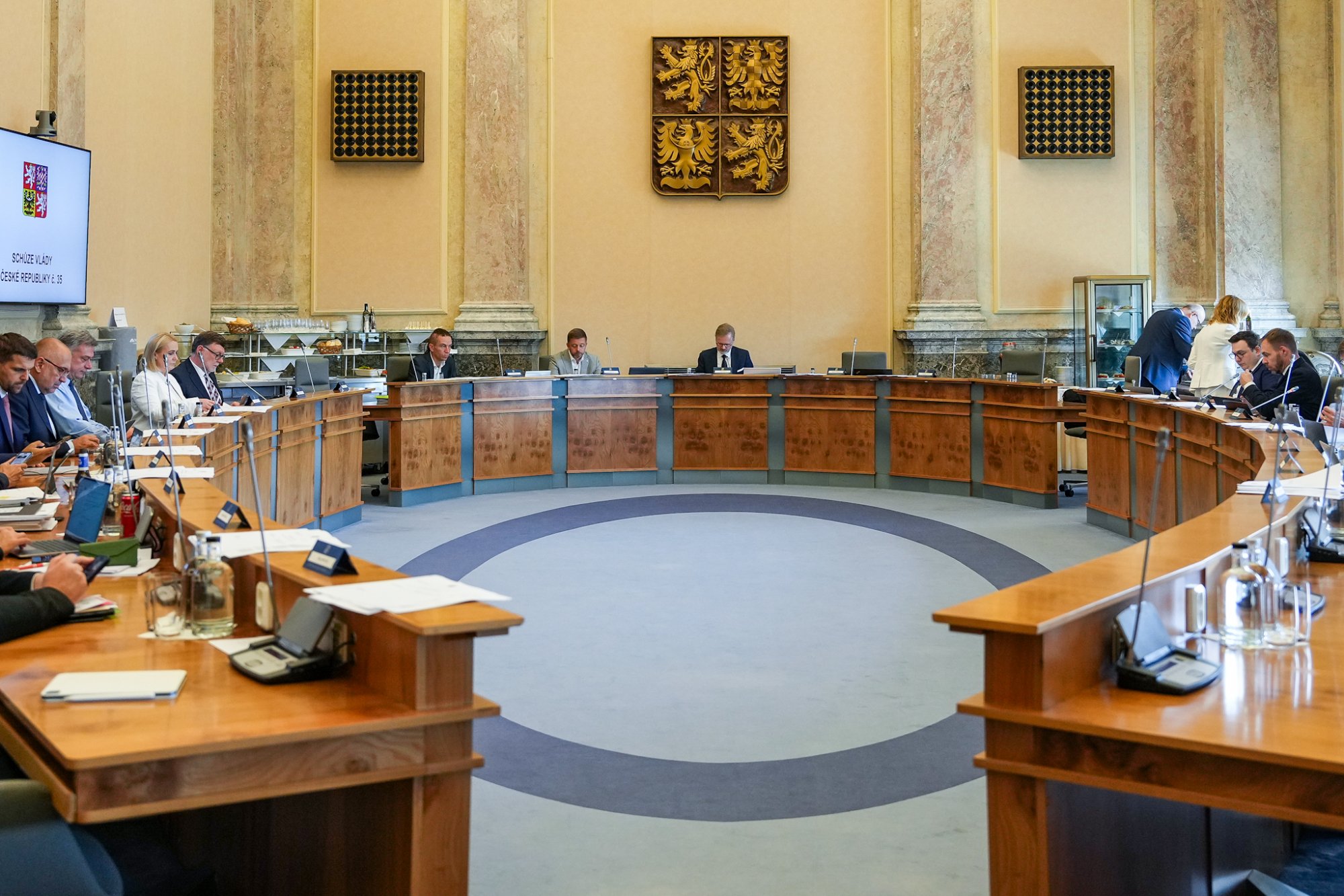 Vláda se zabývala situací po ničivých povodních, schválila revizi sociálních dávek a pokročila v oblasti malých modulárních reaktorů