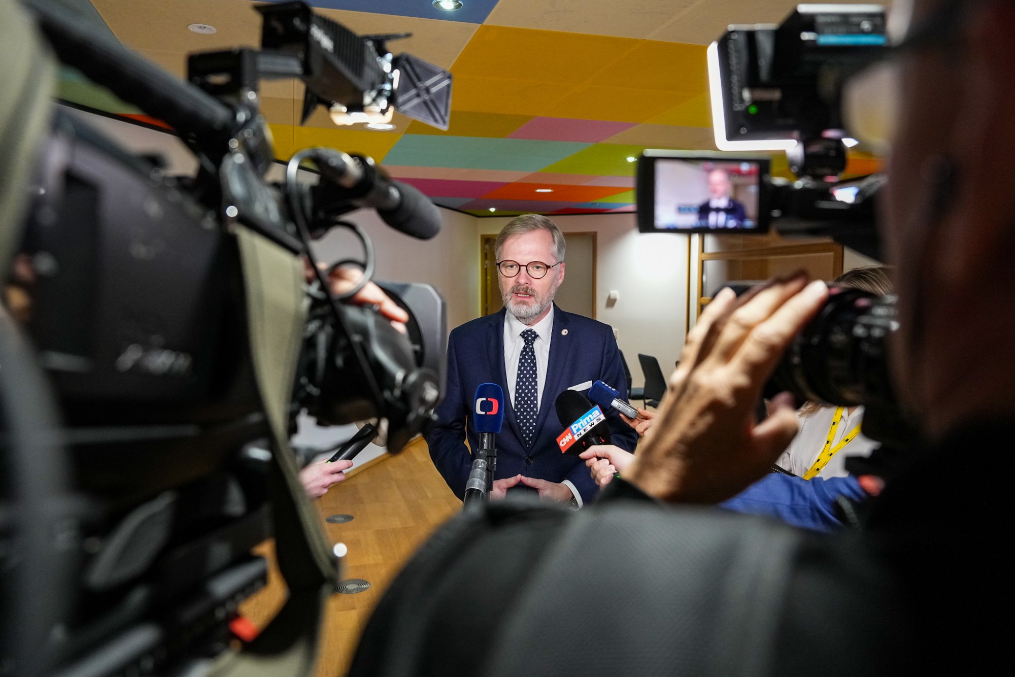 Premiér Fiala po jednání k migraci: Chápeme, co všechno je v sázce. Proto navrhujeme důslednější opatření