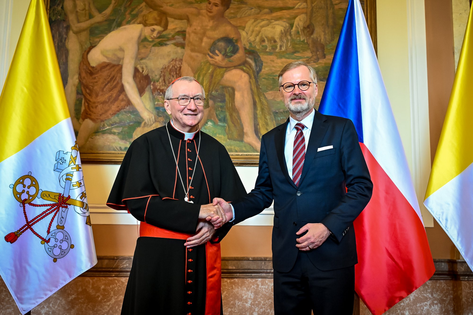 Premiér Petr Fiala a kardinál Pietro Parolin podepsali Smlouvu mezi ČR a Svatým stolcem