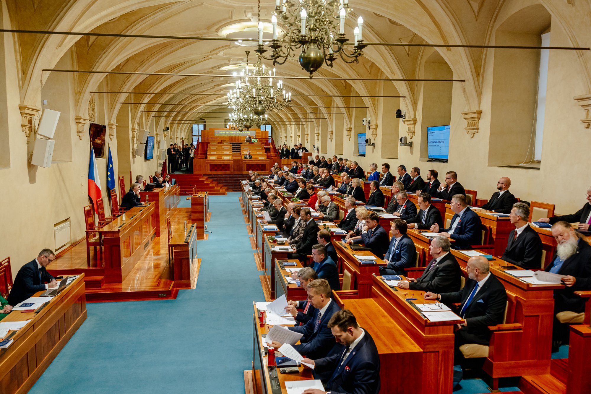 Miloš Vystrčil obhájil post předsedy Senátu, místopředsedou je i nadále Jiří Oberfalzer