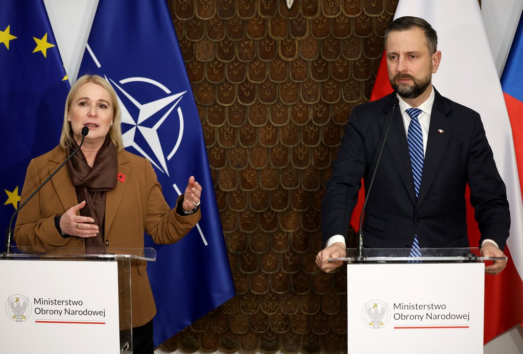 Ministryně obrany jednala v Polsku nejen o letounech F-35