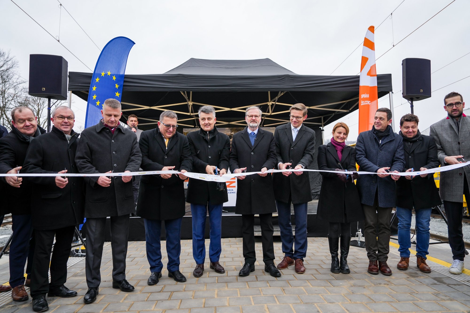 Premiér Petr Fiala se zúčastnil slavnostního otevření modernizované trati mezi Brnem a Zastávkou u Brna
