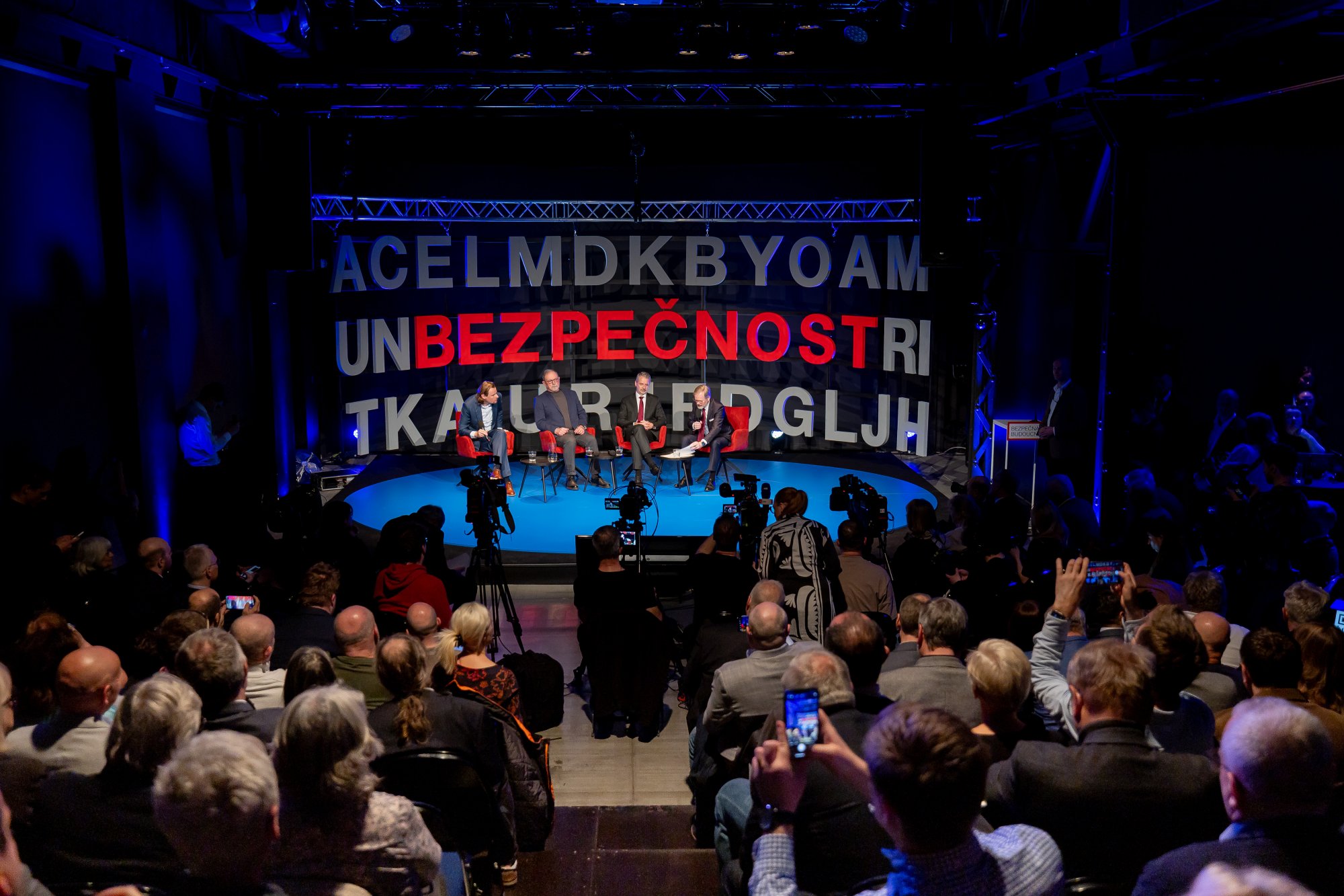 Sledujte konferenci Bezpečná budoucnost pod záštitou premiéra Petra Fialy!