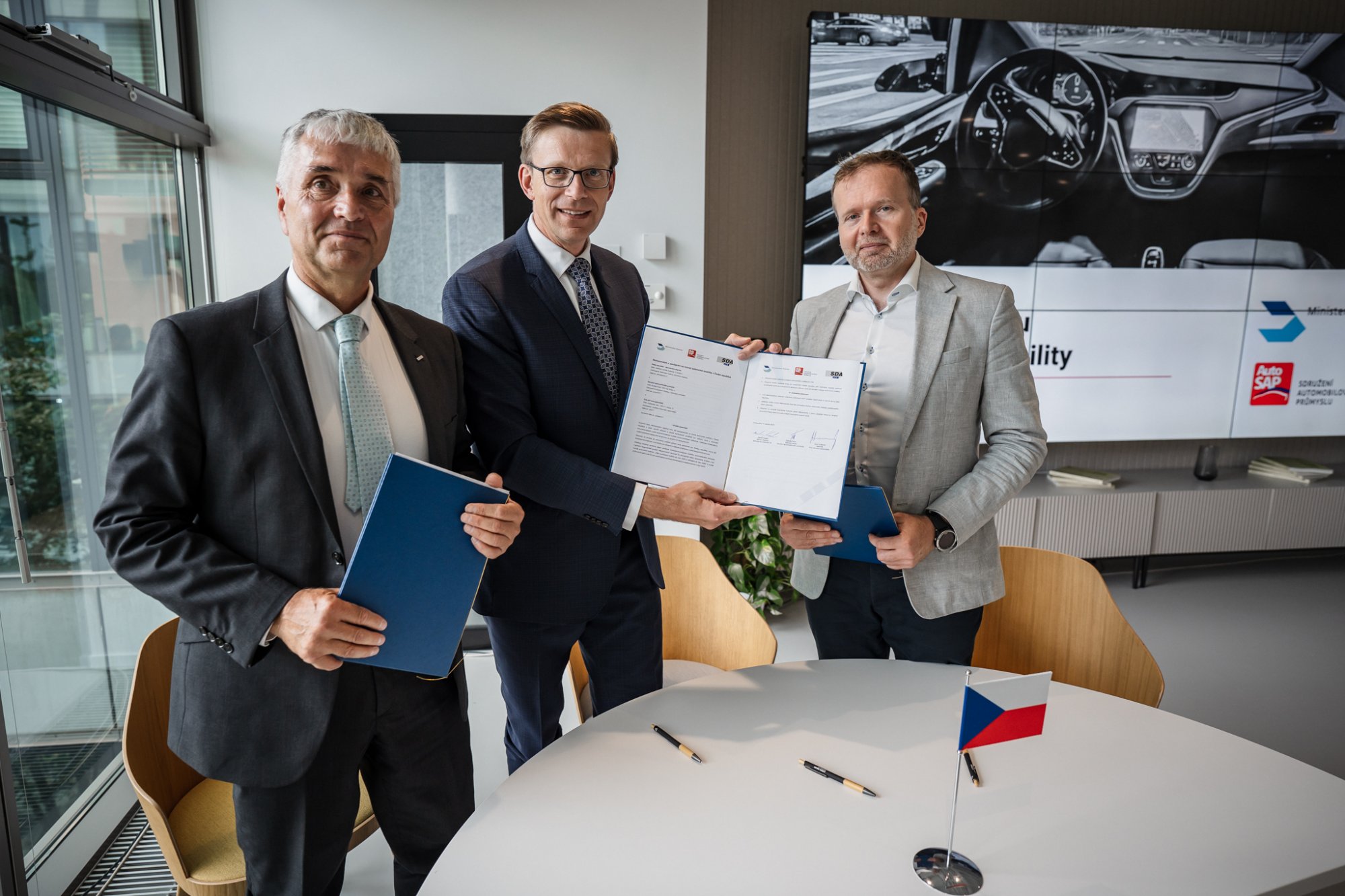 Martin Kupka: Memorandum Ministerstva dopravy a českého autoprůmyslu otevírá cestu pro rozvoj autonomní dopravy