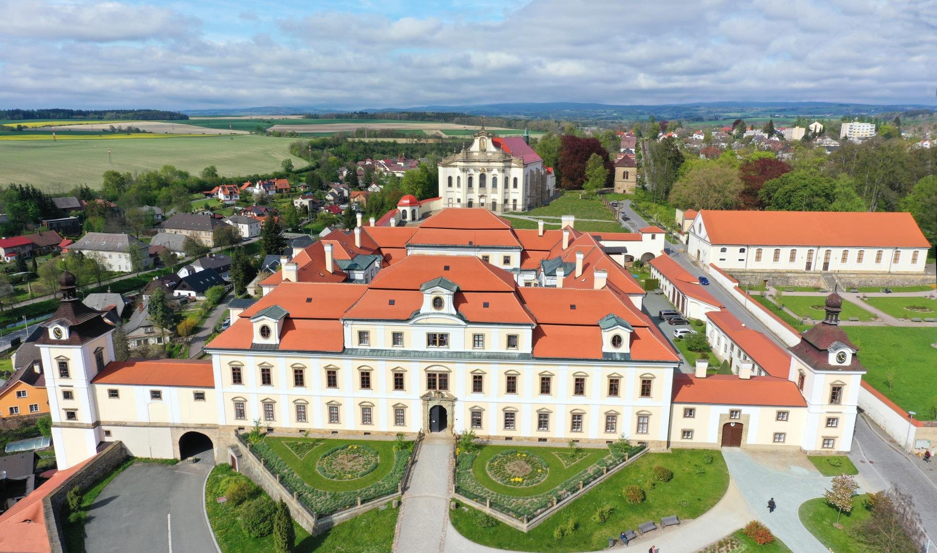 Rychnovský zámek je svatbám zaslíbený