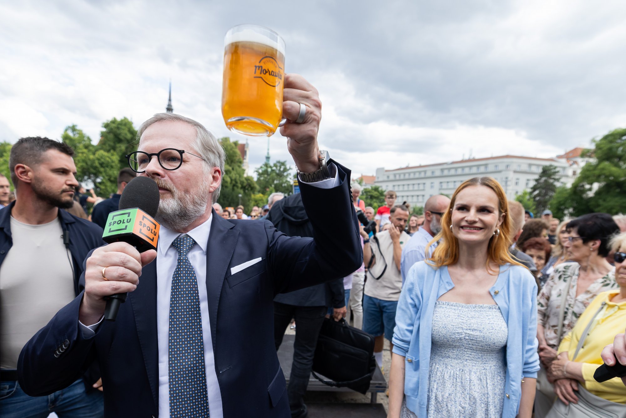 Fiala a Pazderková na grilu v Brně