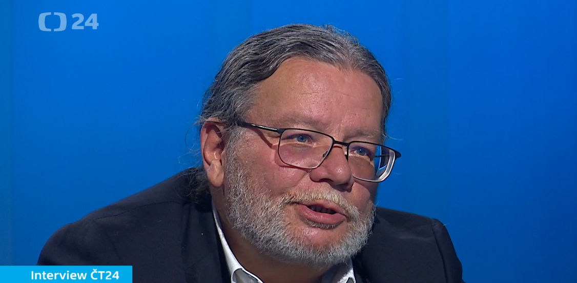 Interview ČT24: Putinovi nevěřím ani nos mezi očima, hraje o čas, říká Alexandr Vondra