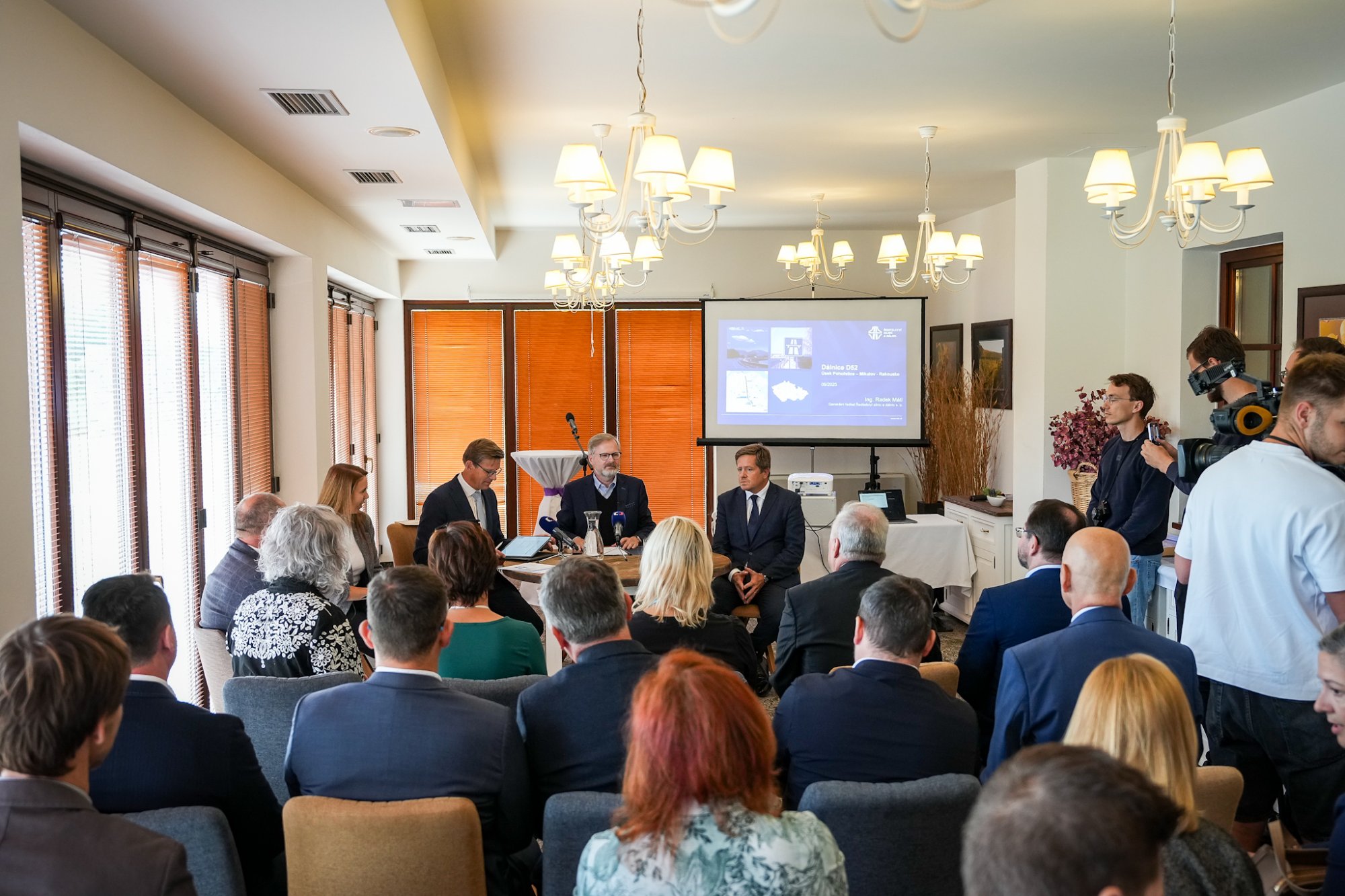 Premiér Petr Fiala: Dostavba dálnice D52 se konečně rozbíhá