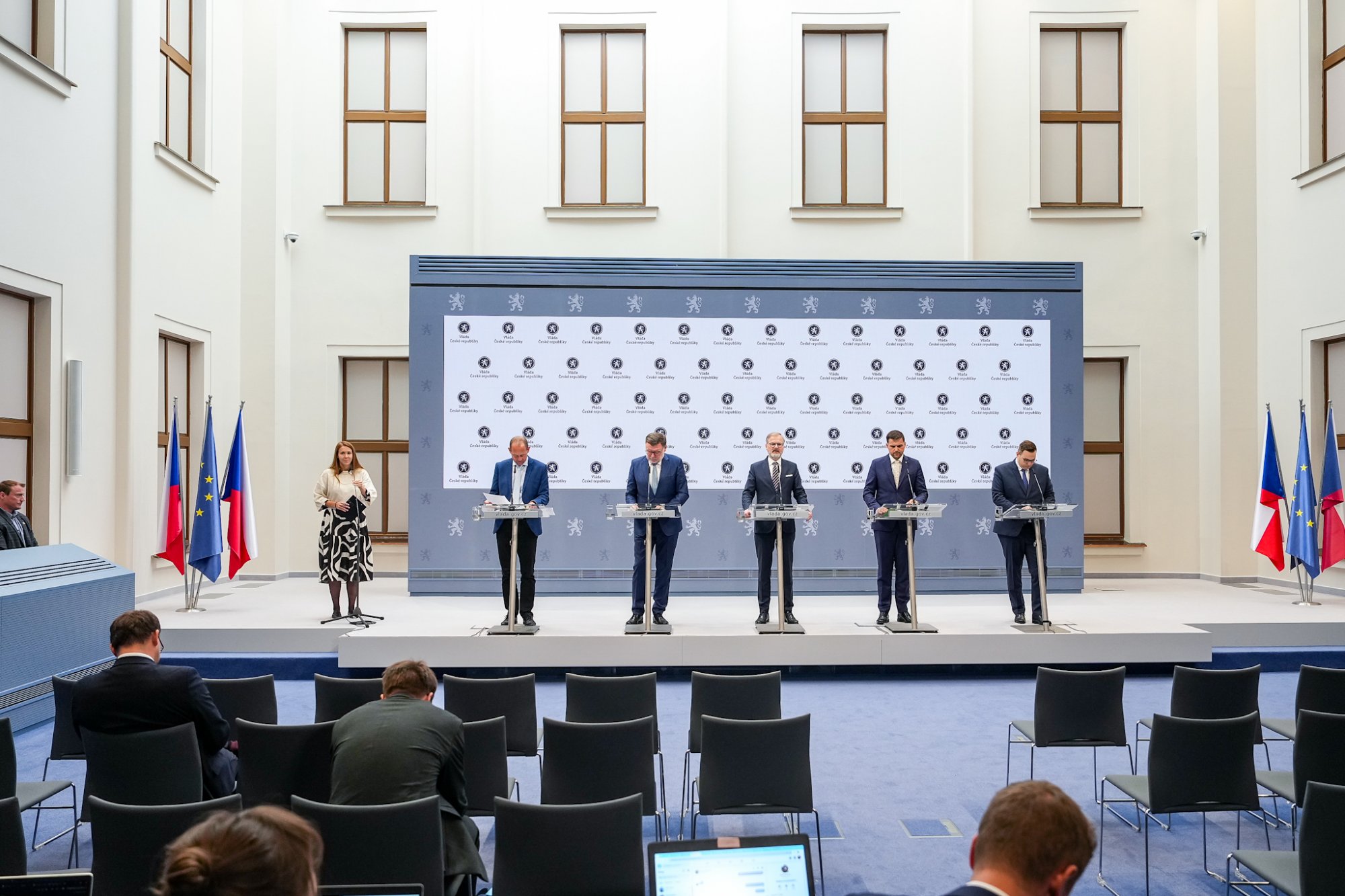 Vláda schválila návrh státního rozpočtu na rok 2026, počítá s rekordními investicemi i navýšením peněz na obranu země