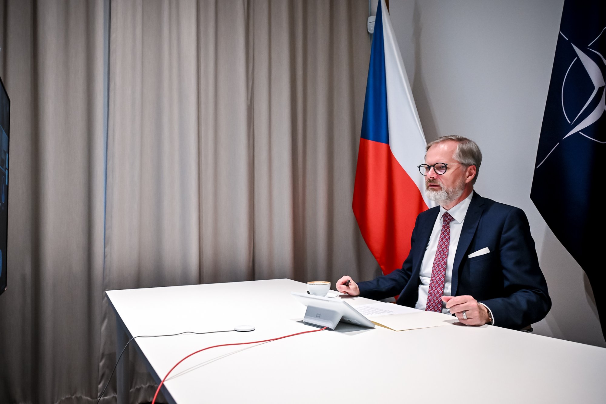 Premiér Fiala po jednání koalice ochotných: Je nutné zamezit financování ruské válečné mašinerie