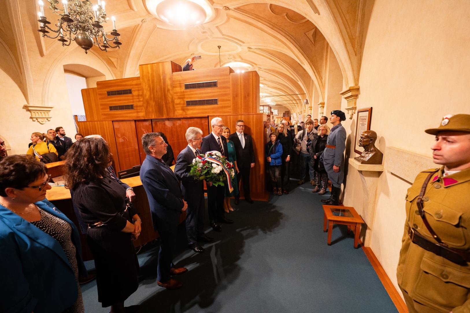 Senátní oslavy 28. října: Den otevřených dveří navštívilo rekordních 6 a půl tisíce lidí, vznik samostatného Československa uctili senátorky a senátoři na pietních aktech