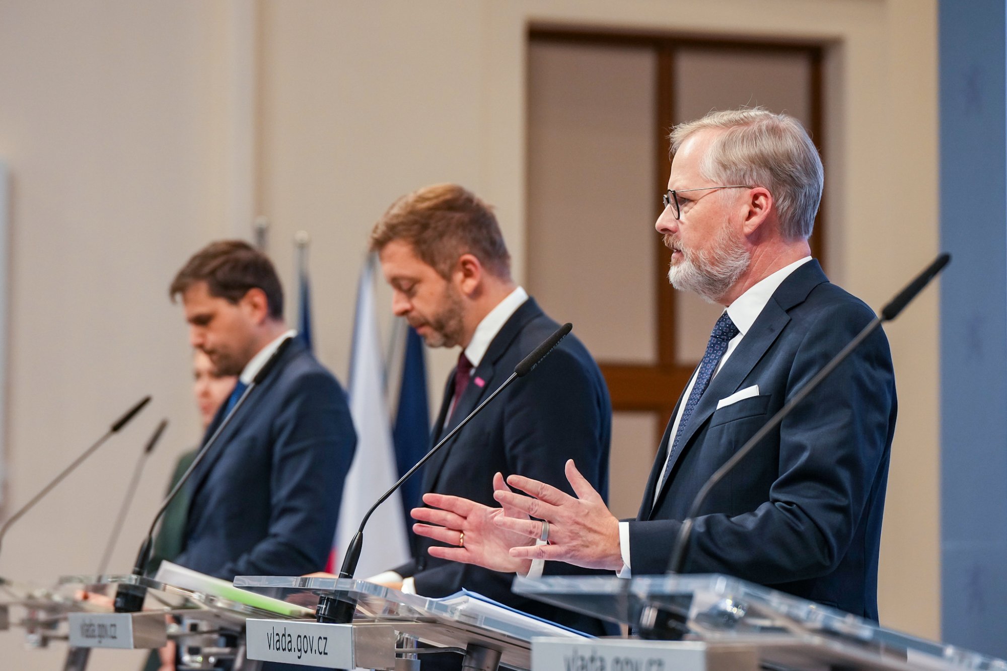 Vláda v demisi se zabývala komplexním vyhodnocením pomoci napadené Ukrajině, čeští občané na pomoci Ukrajině neprodělávají