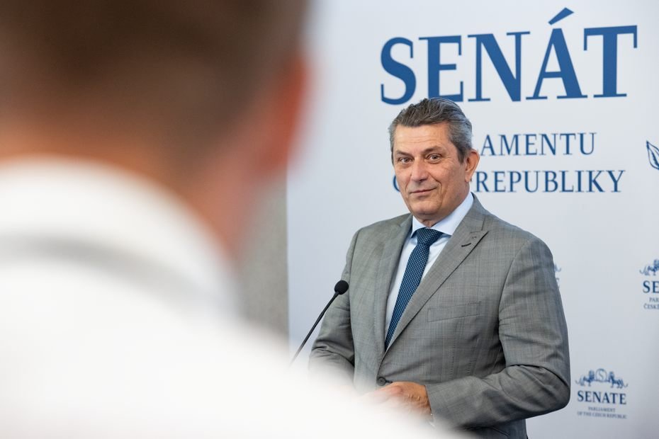 Předsedové senátorských klubů ODS a TOP 09, STAN, KDU-ČSL, SEN 21, Piráti: Vyzýváme Petra Macinku k okamžité rezignaci na funkci ministra