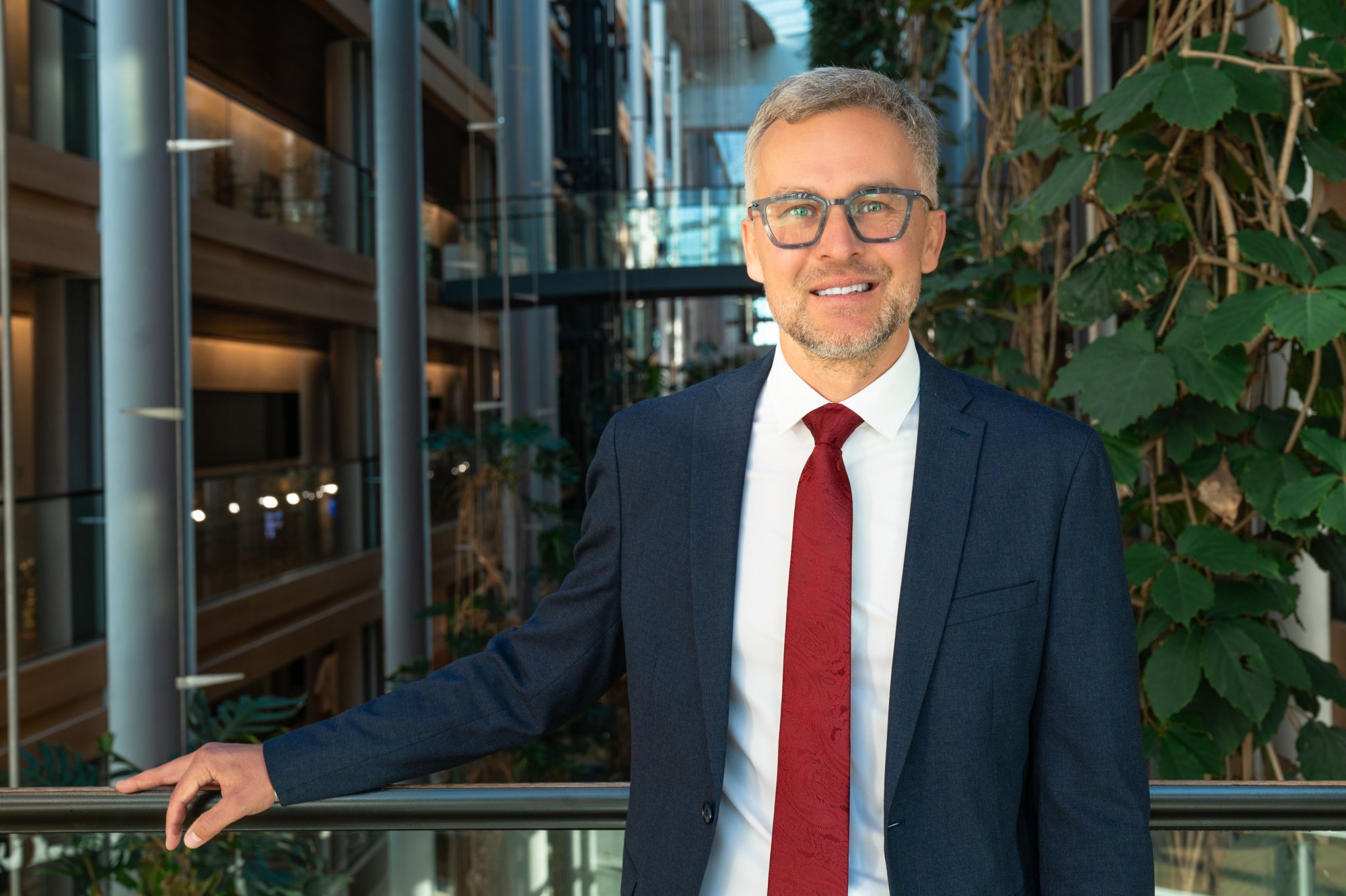 Babiš ukazuje, že vůbec nechápe, o co jde. Zatímco Evropa zbrojí jako nikdy, jeho vláda škrtá na obraně