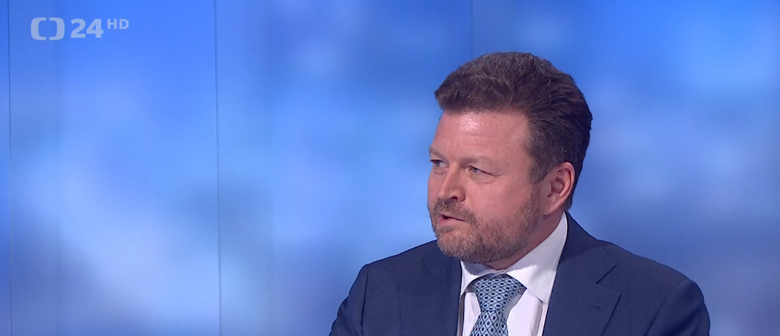 Události, komentáře: Vojtěch Munzar vytýká vládě škrty ve výdajích na obranu