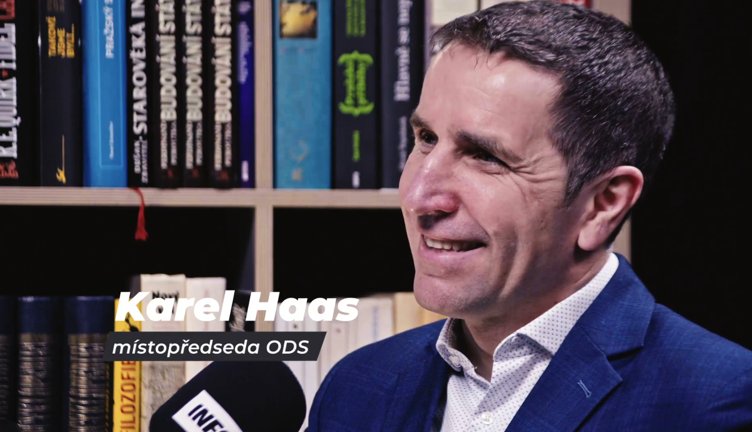 Karel Haas pro INFO.cz: Za politickou pěnou dní tu Babiš rozjíždí extrémně nebezpečné procesy