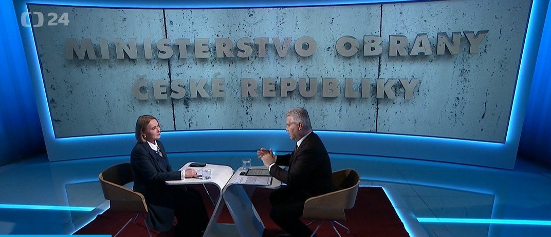 Babišova vláda pozastavila největší modernizaci armády, řekla Jana Černochová v Interview ČT24