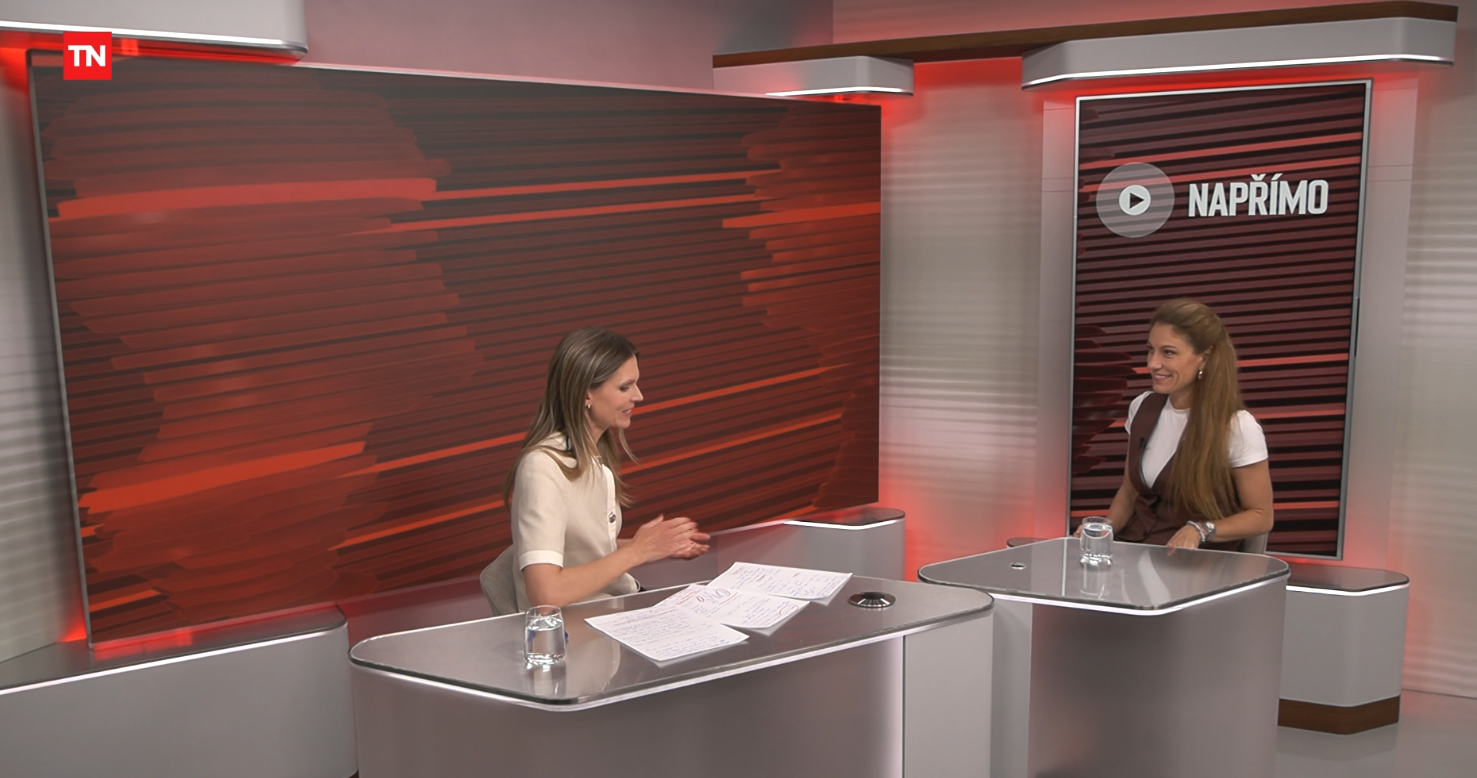 Eva Decroix v Napřímo: Vláda se bojí, že Pavel v Ankaře upozorní na neplnění závazků vůči NATO