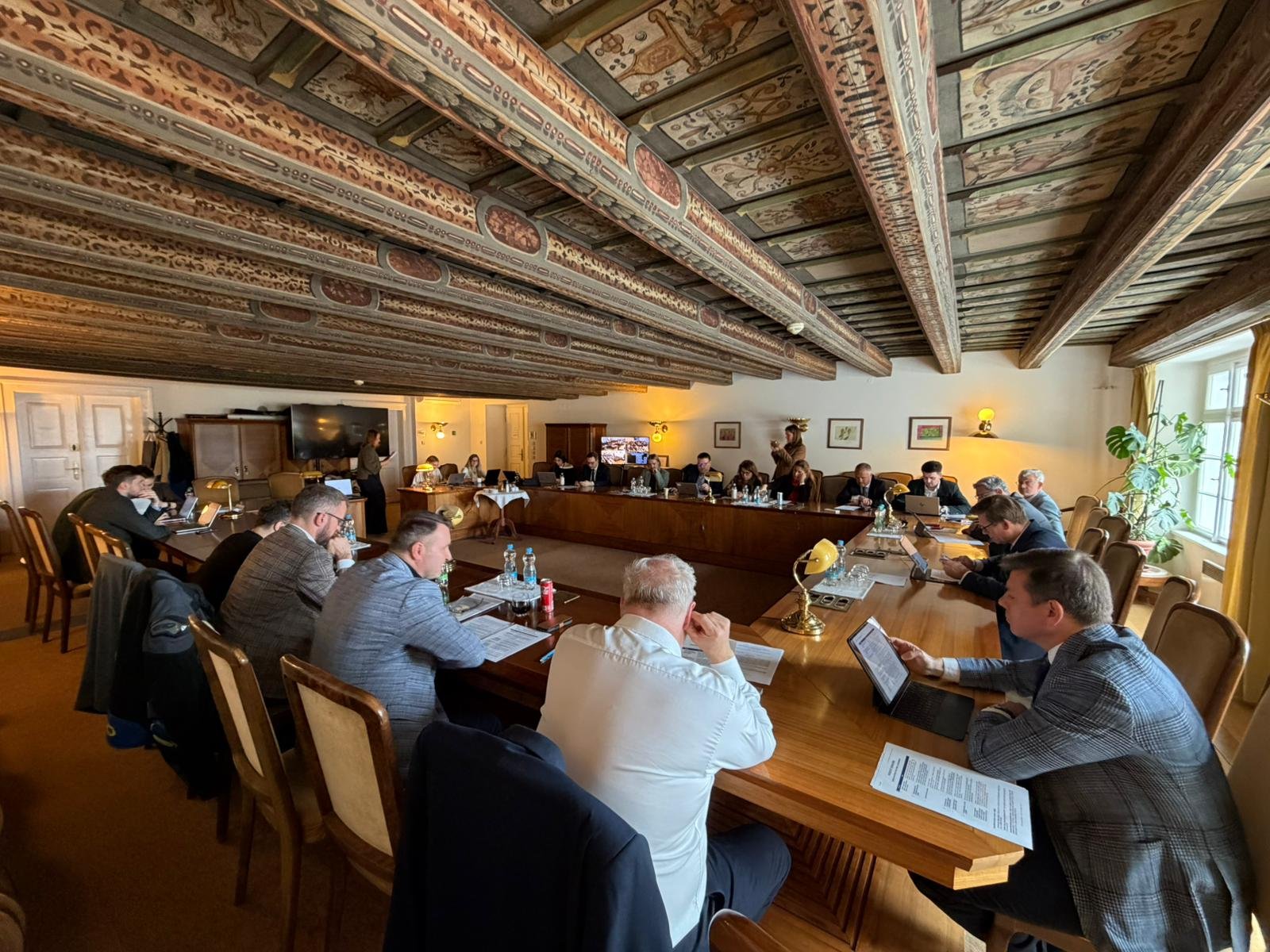 Stínová vláda ODS představila Krizový nárazník na ochranu firem před následky války v Íránu: sedm opatření pro daně, likviditu a investice