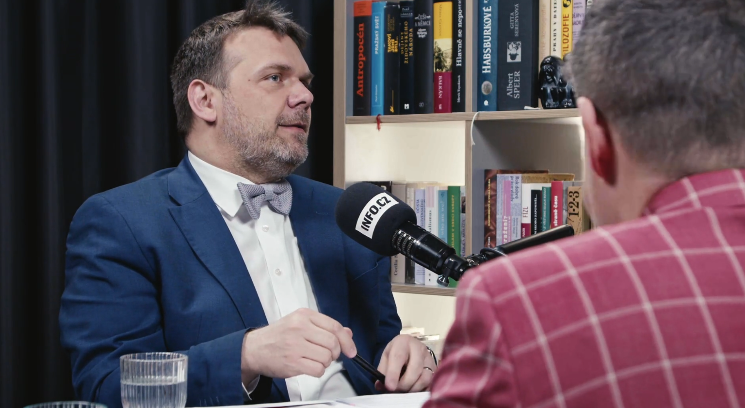Baxa vs. Nacher v duelu INFO.cz: Tvrdý střet o způsob financování České televize, ale i shoda na nutnosti dohledu NKÚ