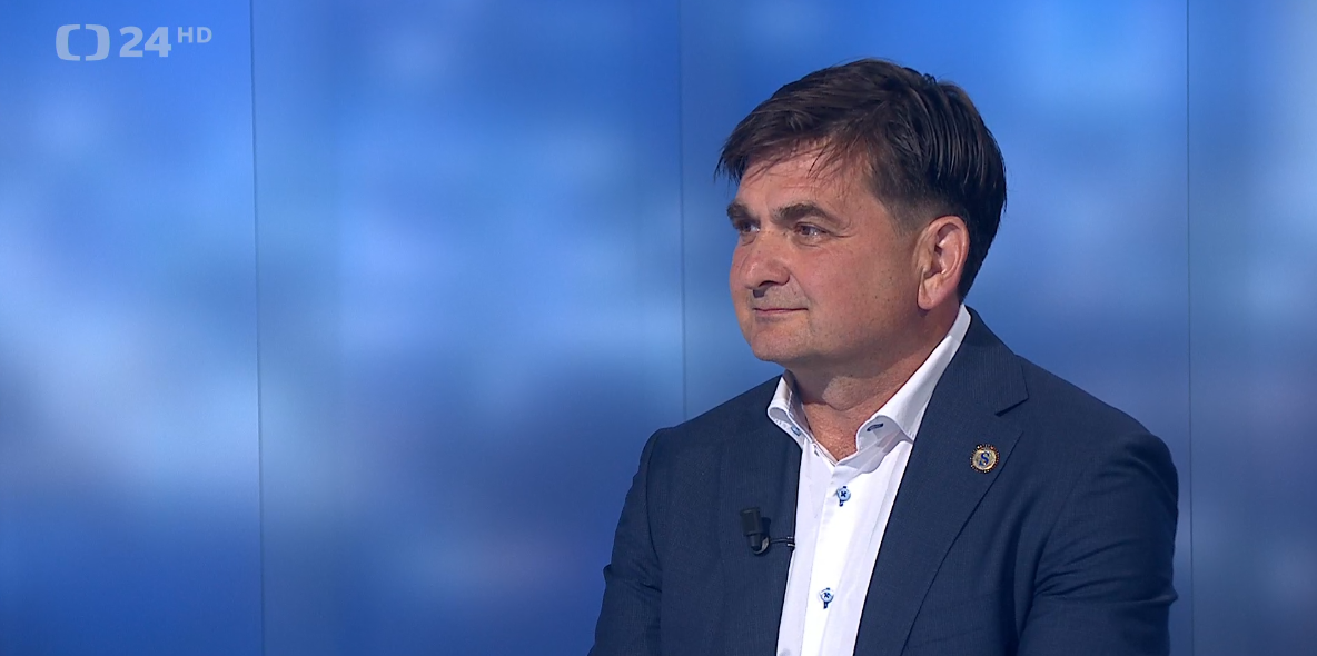 Martin Červíček v Událostech, komentářích ČT24 k možnému zpřísnění pravidel na stadionech
