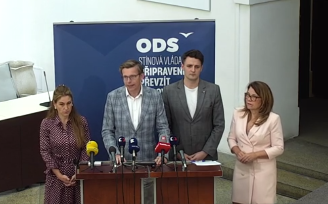 Vláda rozbíjí protidrogovou politiku a lidskoprávní agendu. ODS předkládá novelu, která vrací koordinaci závislostí pod Úřad vlády