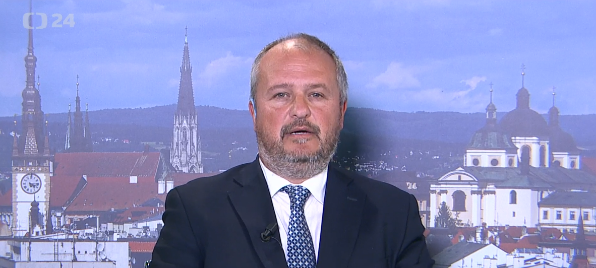 Interview ČT24: Použití rakety Orešnik proti Ukrajině vnímám jako hysterickou reakci, řekl Petr Sokol