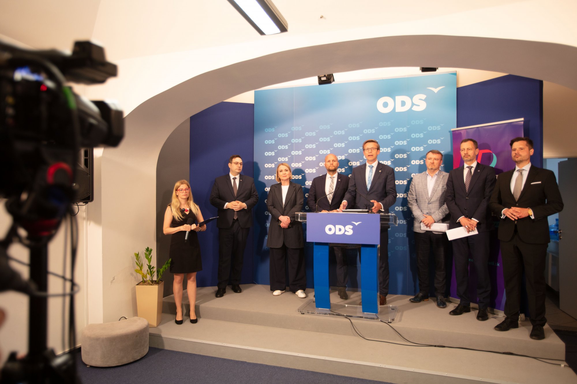 ODS hostila slovenskou stranu Demokrati, jednání se věnovalo autoritářům ve střední Evropě i zahraniční a obranné politice