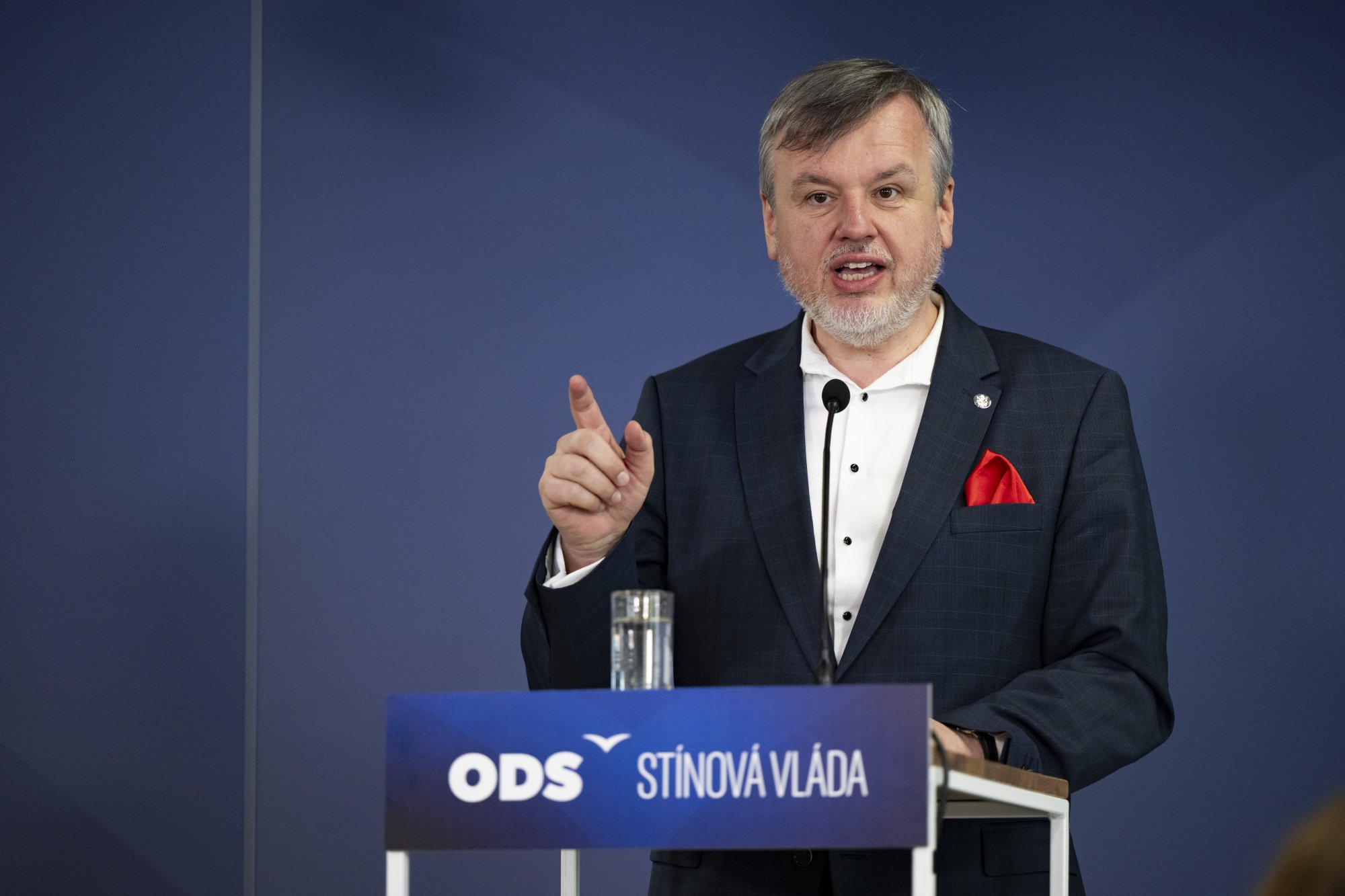 Stínový ministr Jan Bureš: Zatímco přírodní památky u Hradce Králové a na Pálavě bojují o přežití, Ministerstvo životního prostředí si za 3 miliony renovuje kanceláře
