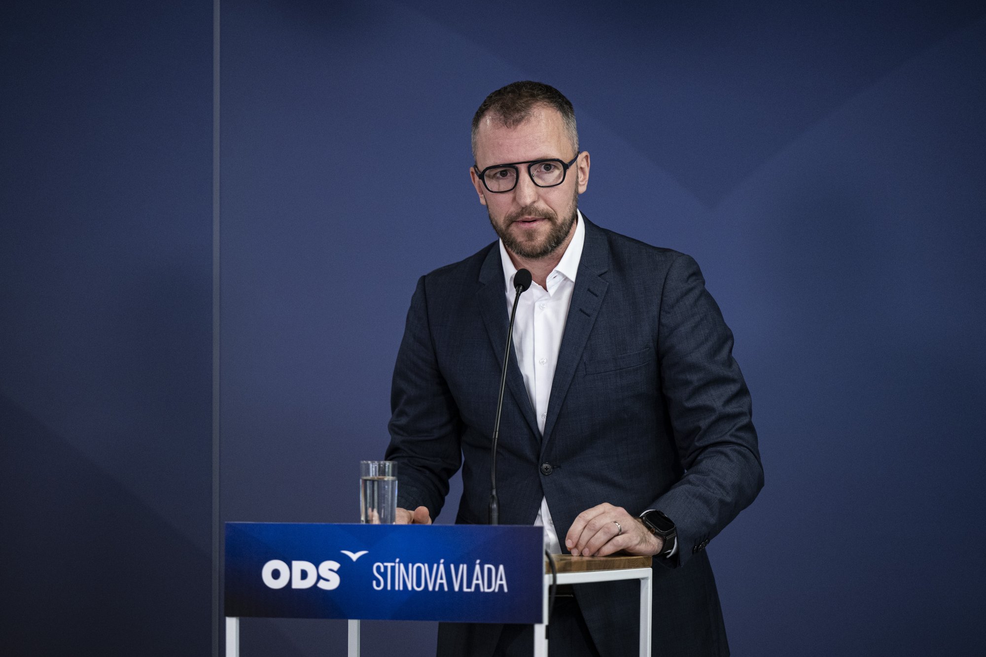Jakub Stárek: Vláda přiznává realitu – slevy na jízdné nebudou, sliby byly už od začátku nereálné