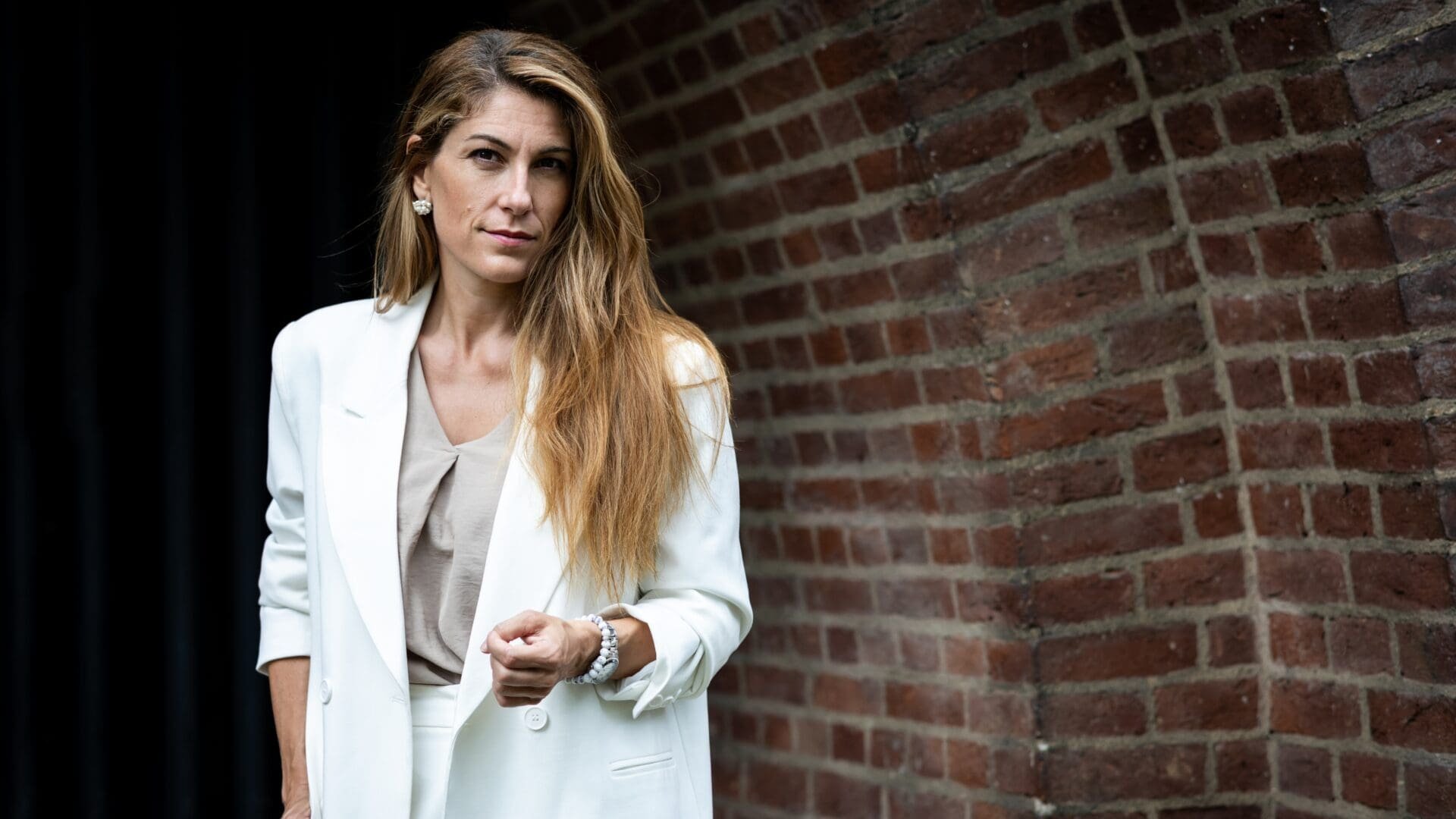 Eva Decroix: Dětský certifikát je trest. Cejch pedofila dostanou i ti, kteří se dětí ani nedotkli. Společnost má s pachatelem pracovat