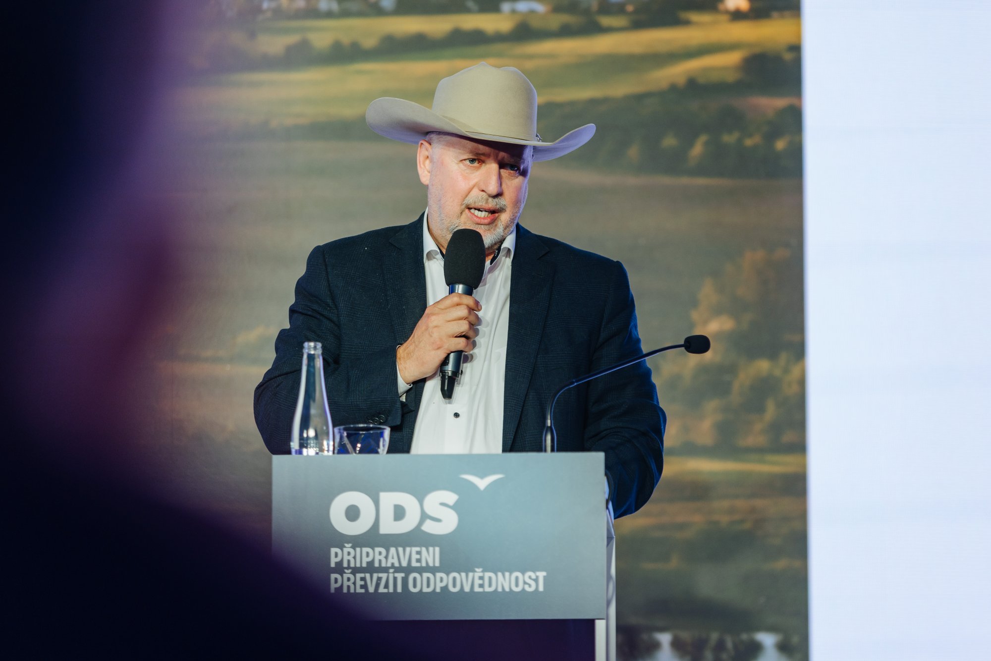 Petr Bendl žádá zveřejnění podkladů k nové strategii domácího zpracování skotu. Rozhodnutí státu musí stát na datech, nikoli pouze na dobrém úmyslu
