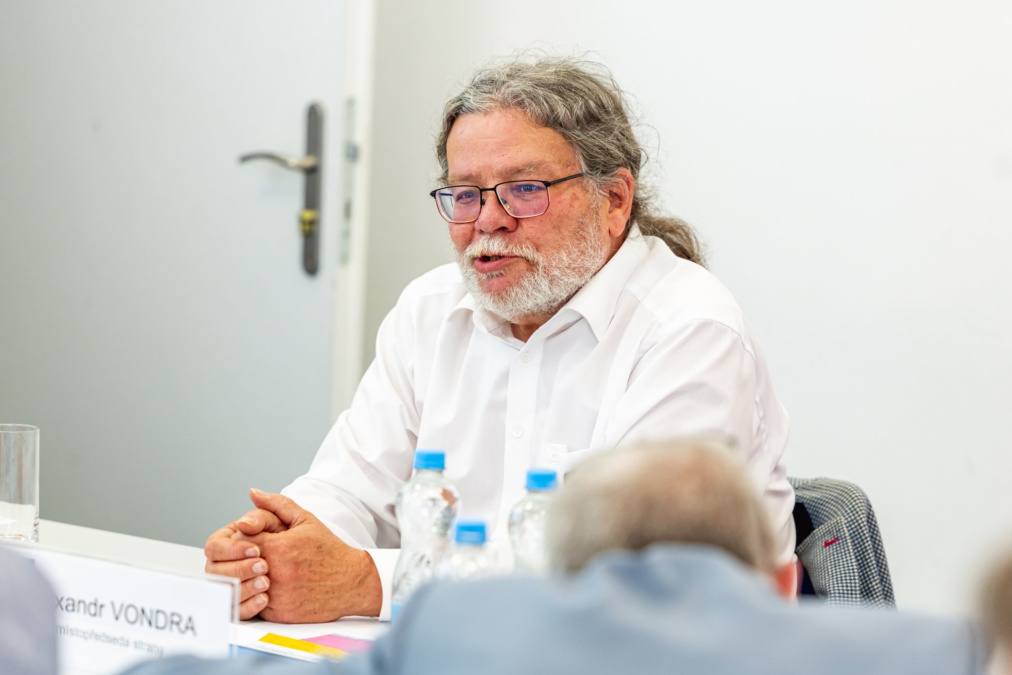Alexandr Vondra na ČRo: Španělská vláda připravila pro krizi spouštěcí důvody