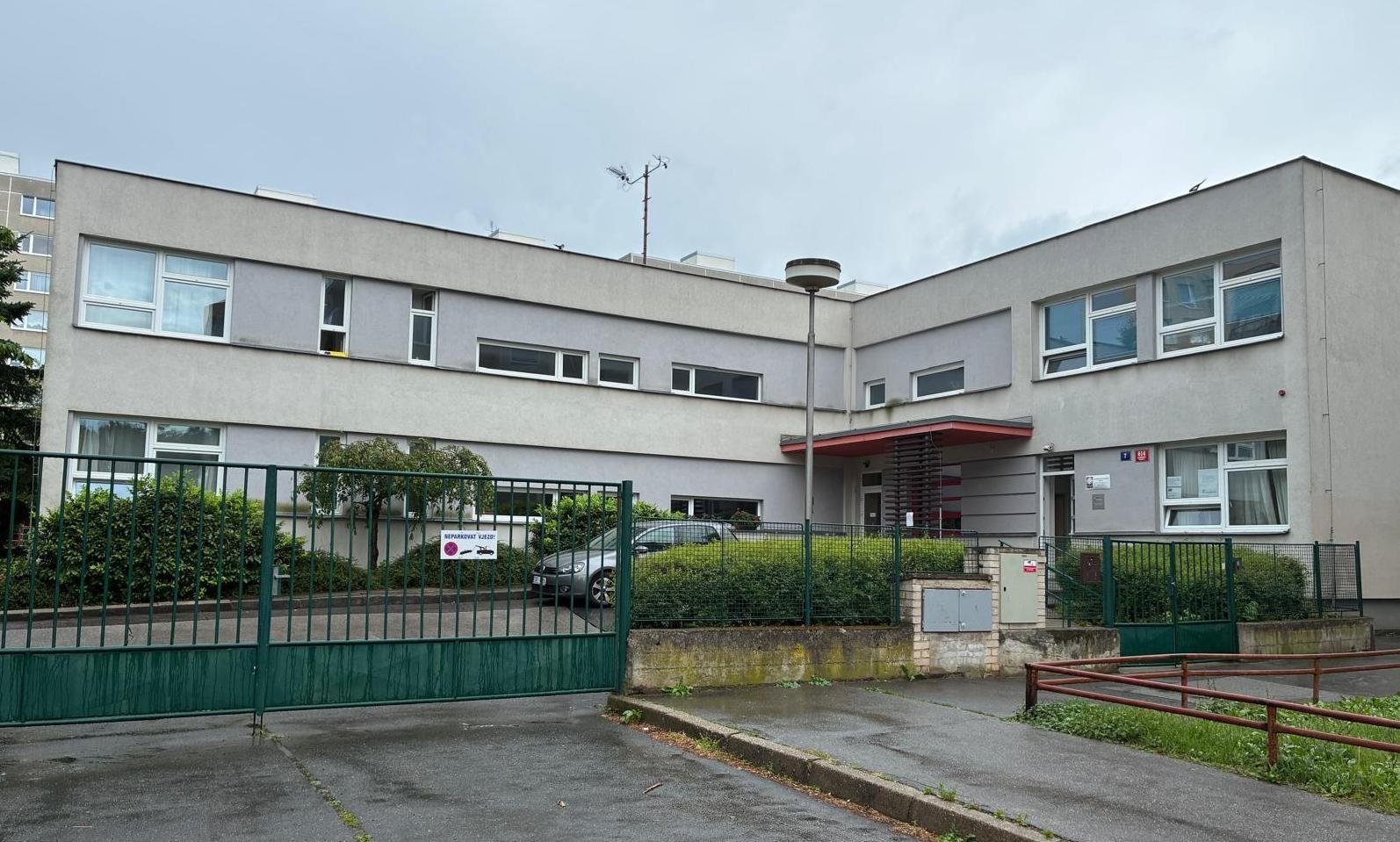 Z domu Gloria na Barrandově vznikne škola s byty pro učitele