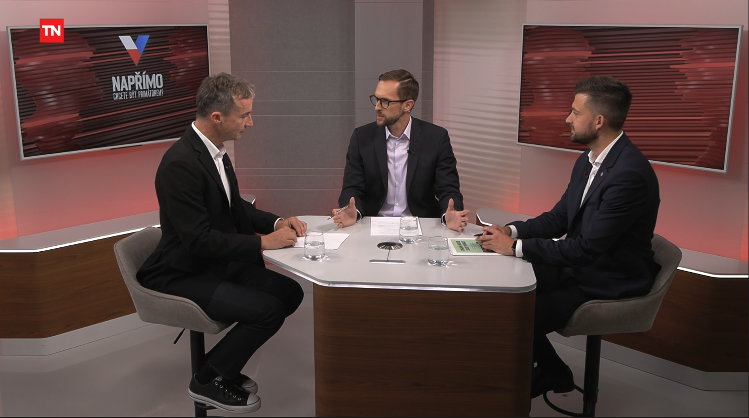 Volební duel Napřímo z Prahy s Tomášem Portlíkem: Kandidáti debatovali o investicích do města, dopravní infrastruktuře i bydlení